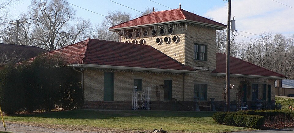 Photograph of Illinois Traction System Mackinaw Depot