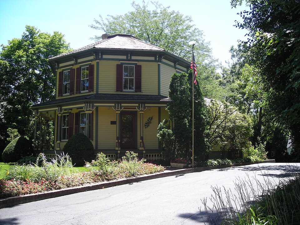 Photograph of Octagon House