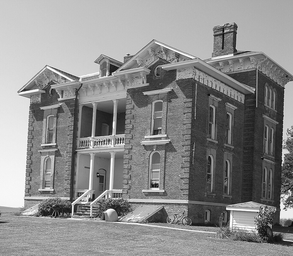 Photograph of Duncan Manor