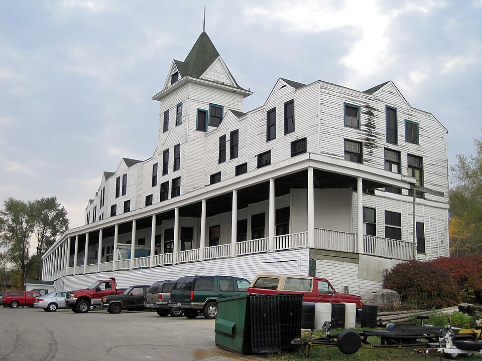 Photograph of Mineola Hotel
