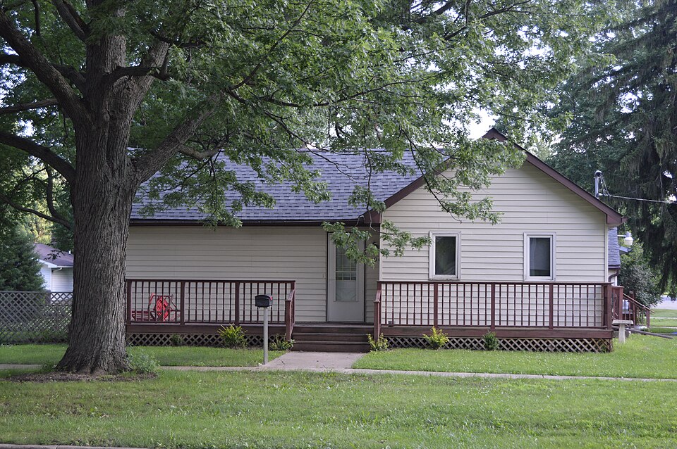 Photograph of Paxton First Schoolhouse