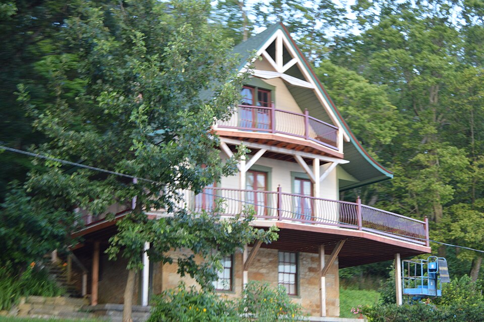 Photograph of Cyrus Felt House