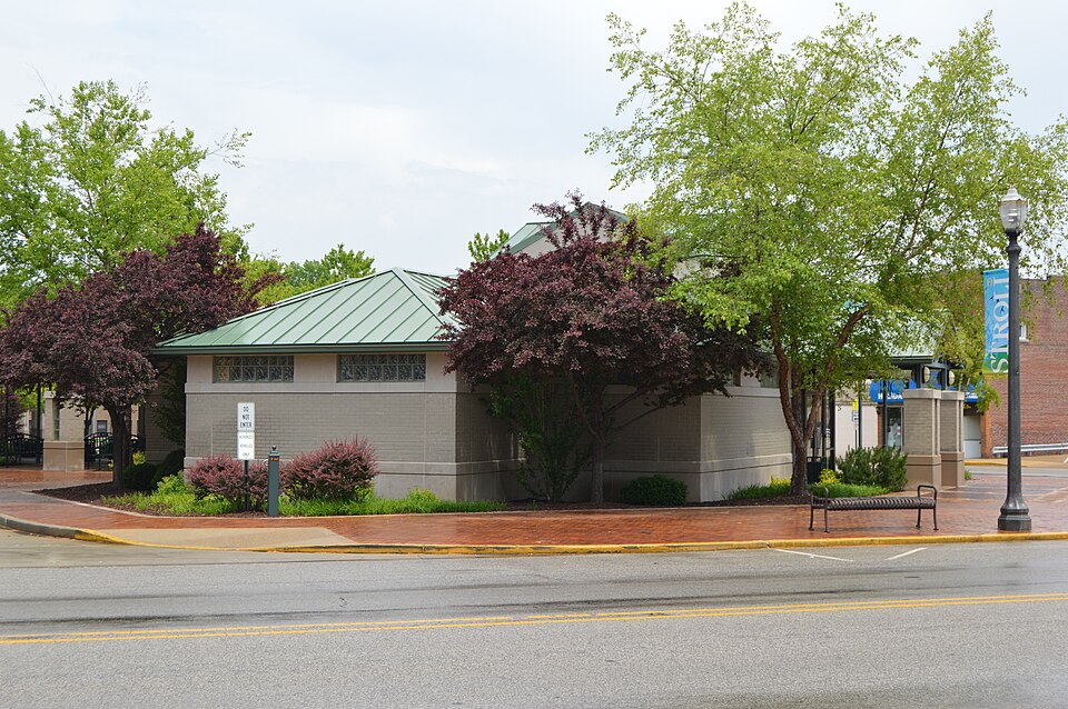 Photograph of Madison County Sheriff's House and Jail