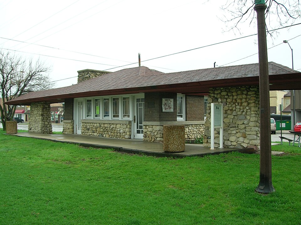 Photograph of Ardmore Avenue station