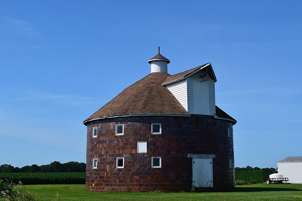 Photograph of Virginia Tillery Round Barn