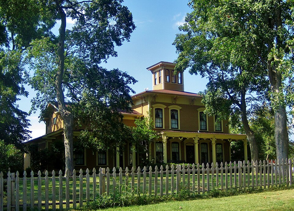 Photograph of Stearns-Wadsworth House