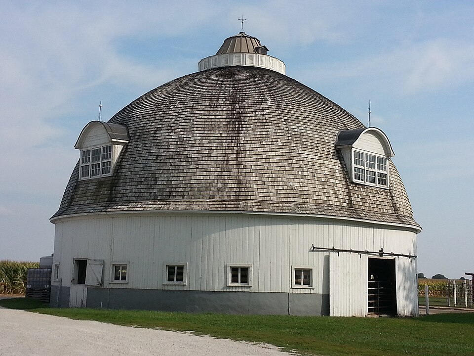 Photograph of Raymond Schulz Round Barn