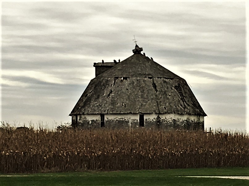 Photograph of Clarence Kleinkopf Round Barn