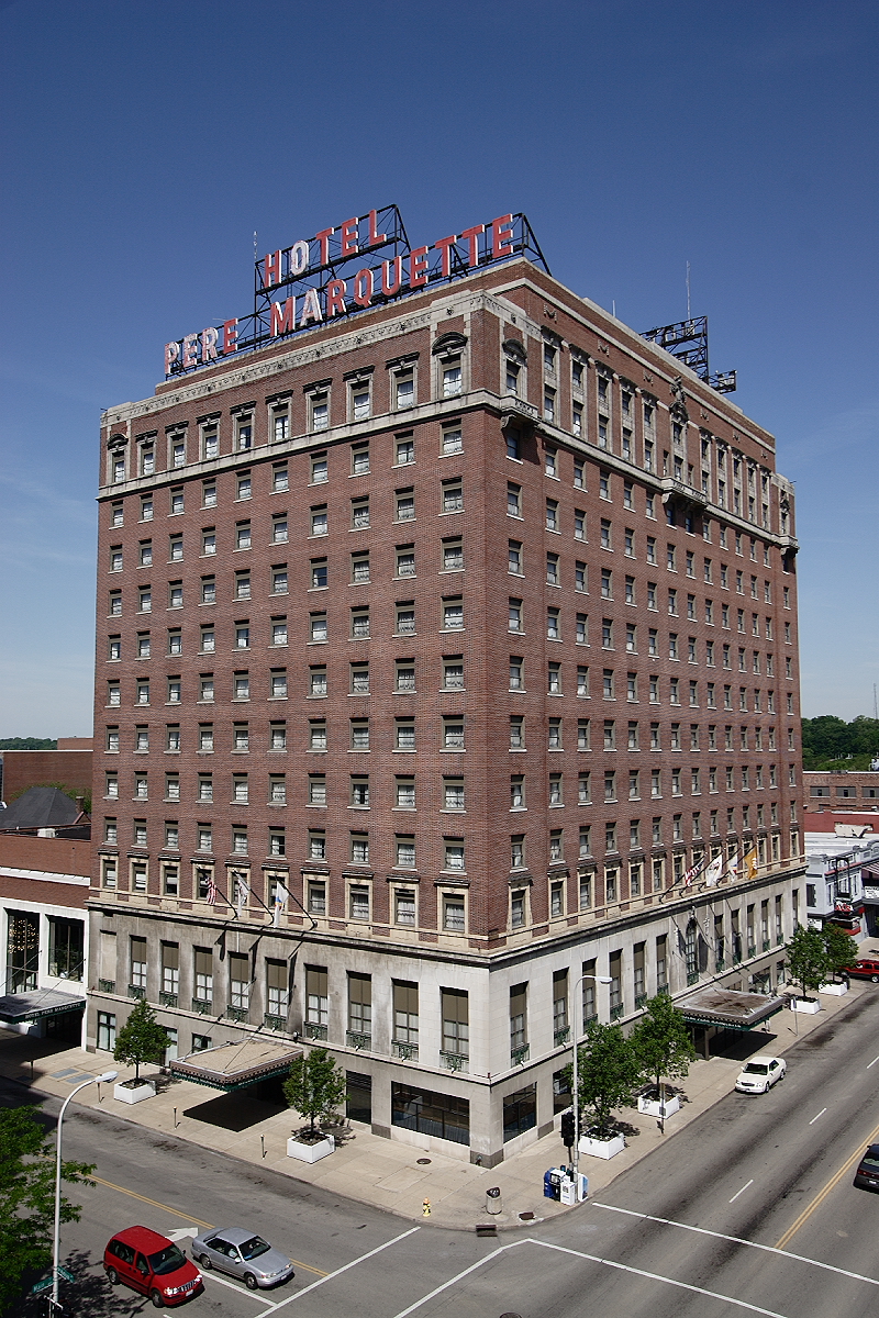 Photograph of Hotel Père Marquette