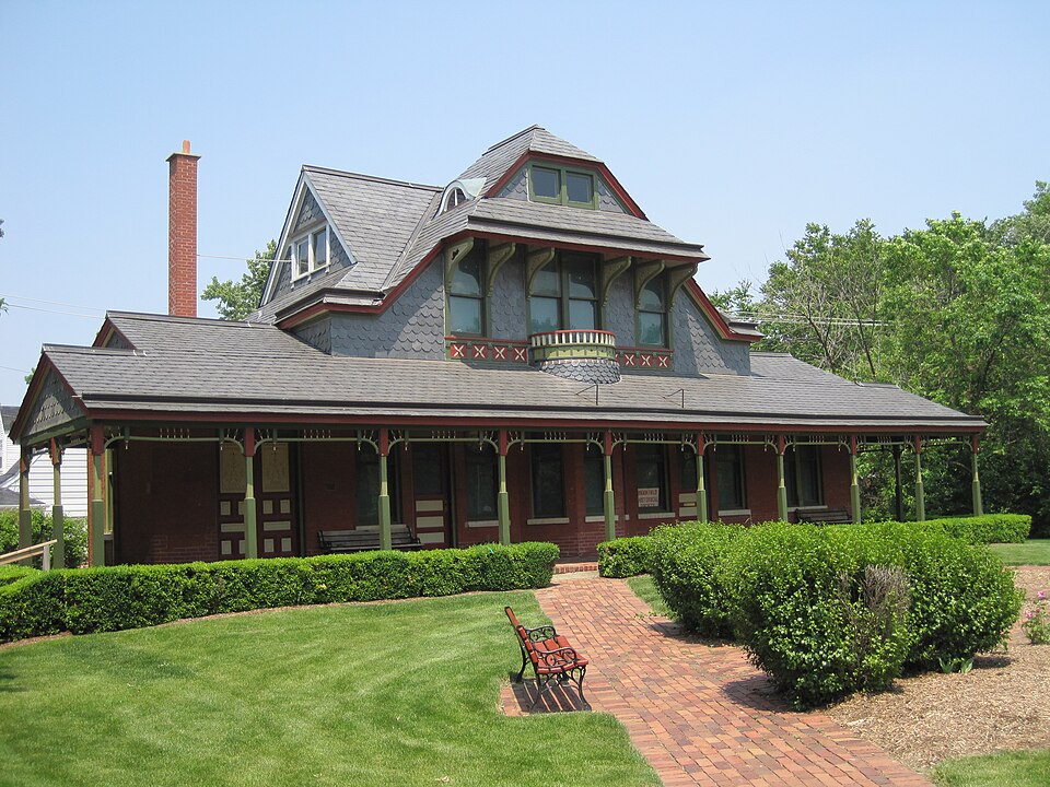 Photograph of Grossdale Station