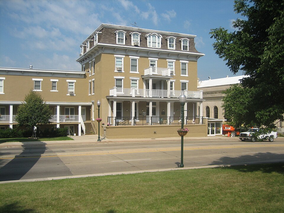 Photograph of Nachusa House