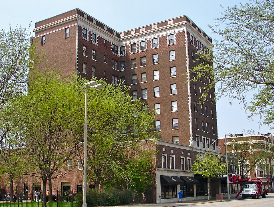 Photograph of Fort Armstrong Hotel