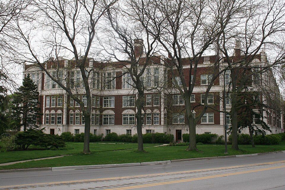Photograph of Lake Shore Apartments