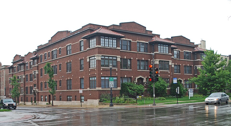 Photograph of Ridge Boulevard Apartments