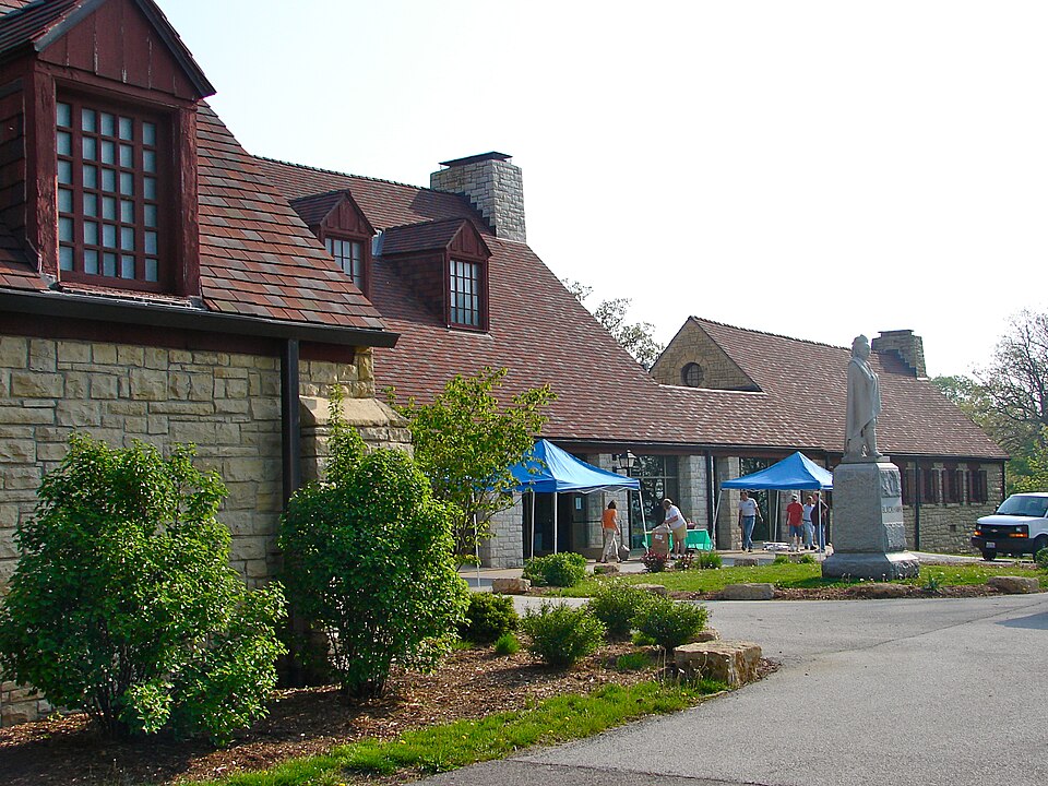 Photograph of Black Hawk Museum and Lodge