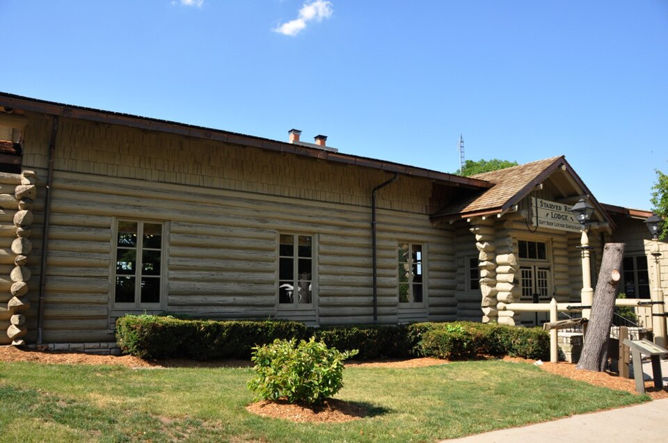 Photograph of Starved Rock Lodge and Cabins