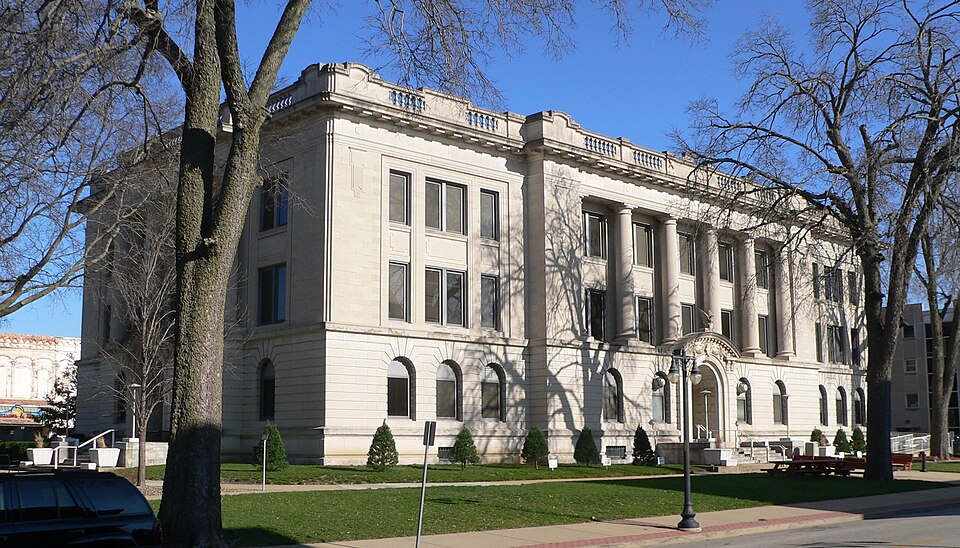 Photograph of Tazewell County Courthouse