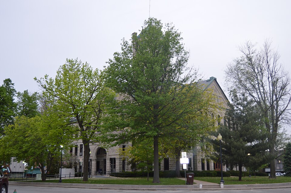 Photograph of Taylorville Courthouse Square Historic District