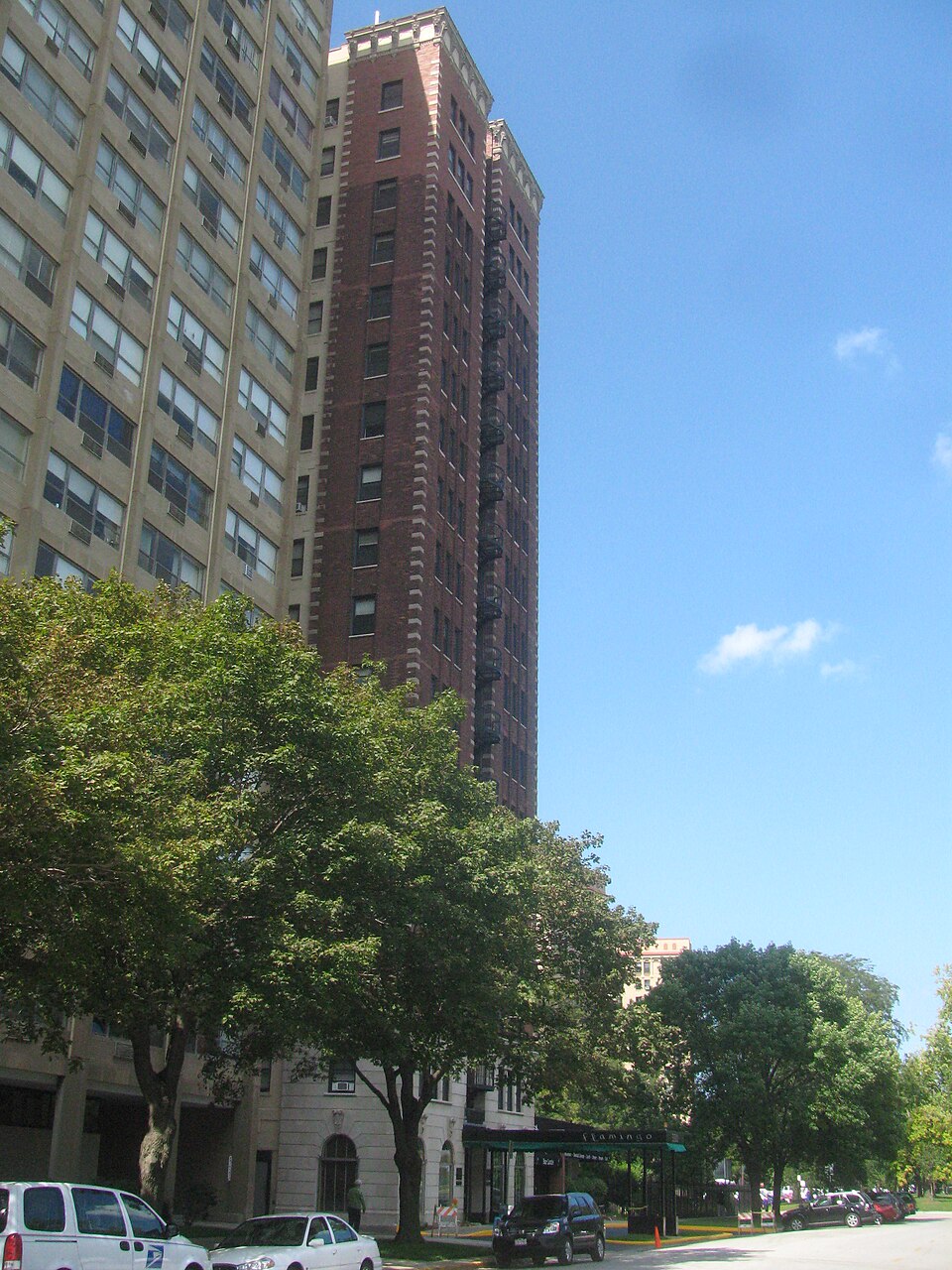 Photograph of Flamingo-on-the-Lake Apartments