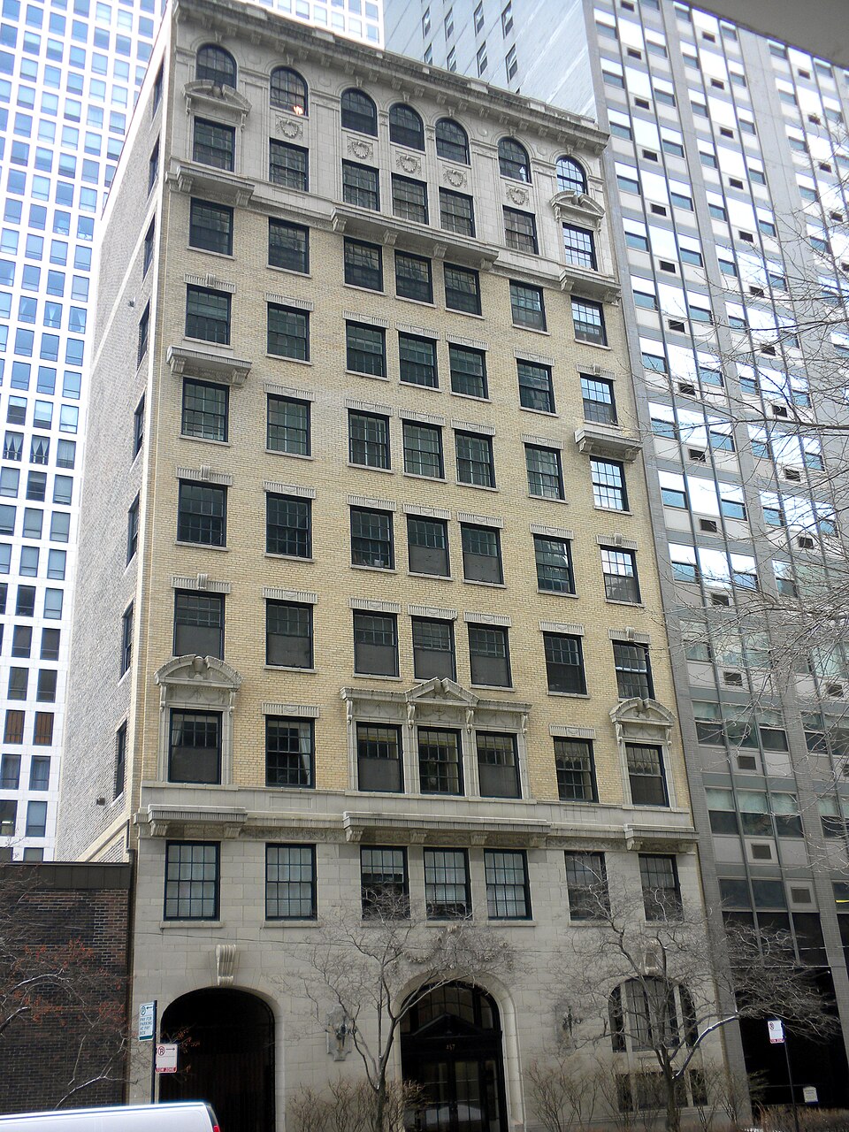 Photograph of Building at 257 East Delaware
