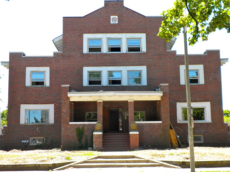 Photograph of Sigma Alpha Epsilon Fraternity House