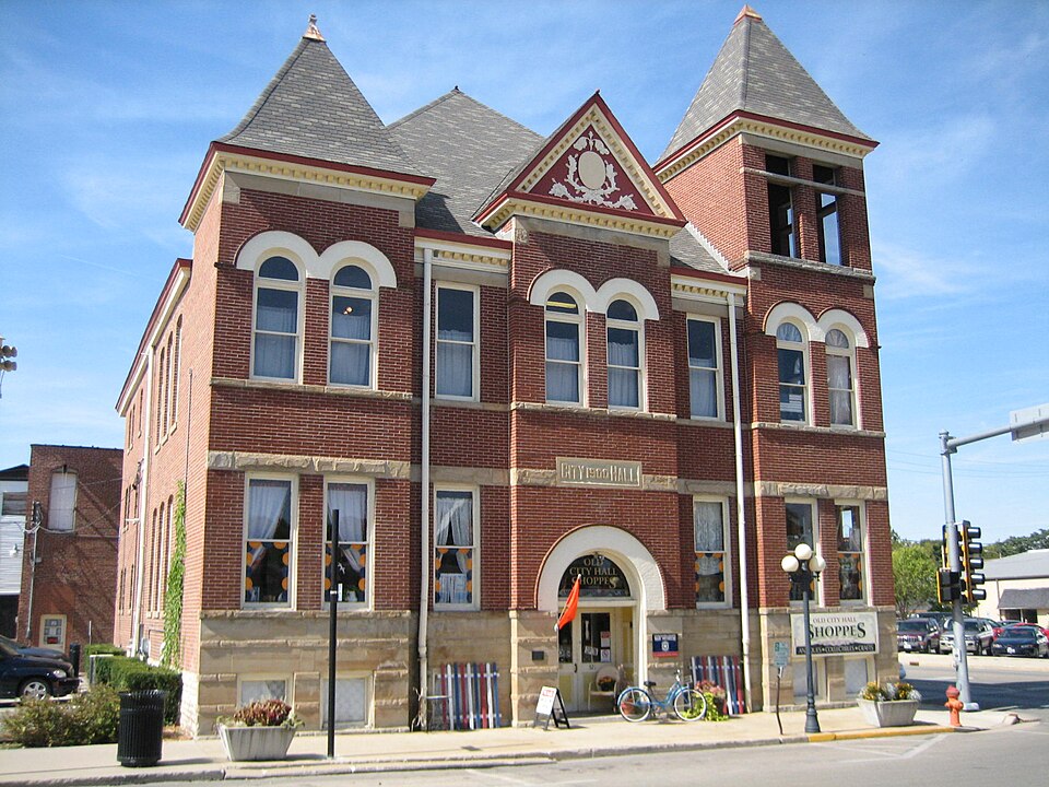 Photograph of Pontiac City Hall and Fire Station