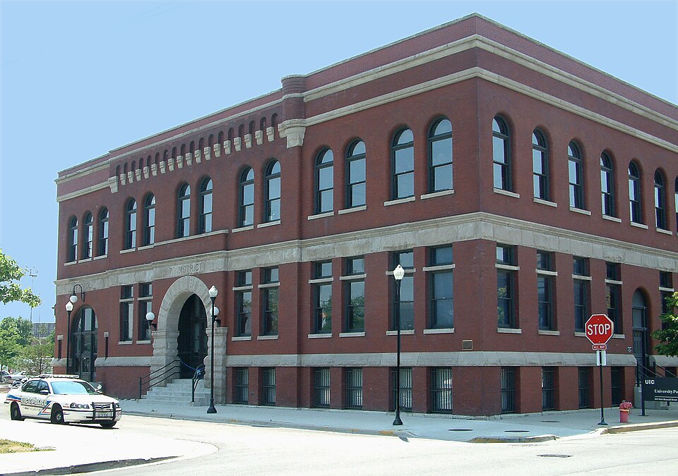 Photograph of 7th District Police Station