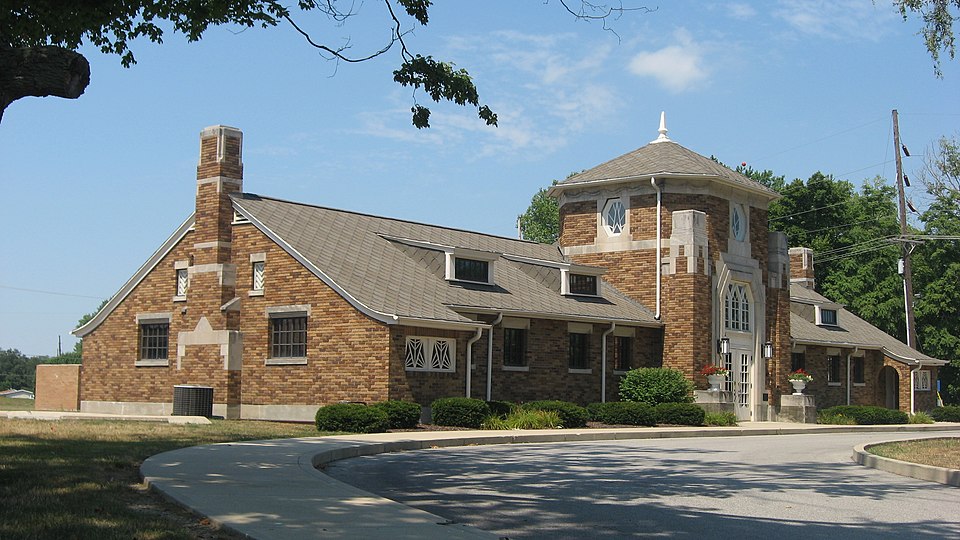 Photograph of Porter Pool Bathhouse