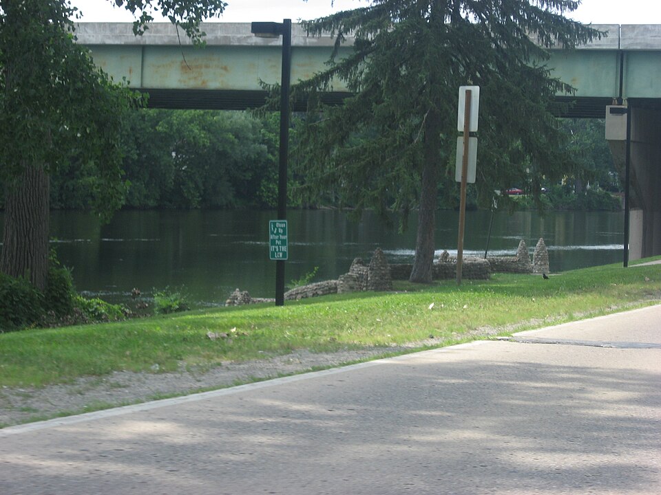 Photograph of Northside Boulevard Riverwall