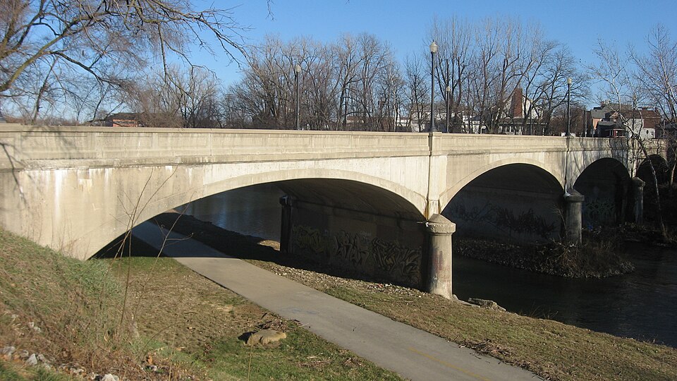 Photograph of West Washington Street Bridge
