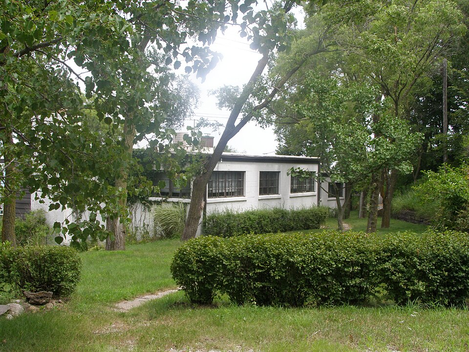 Photograph of Solomon Enclave