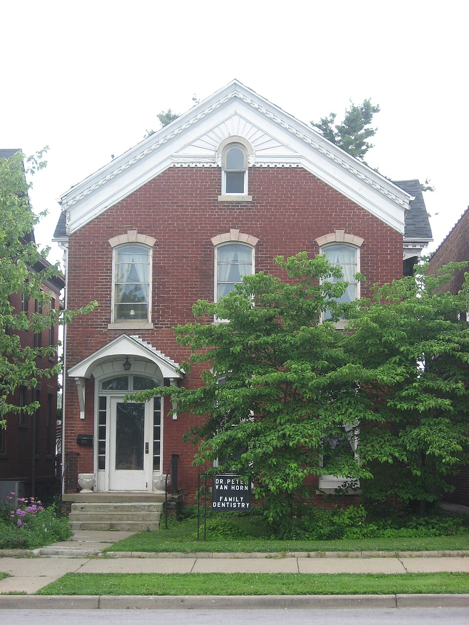 Photograph of House at 823 Ohio Street