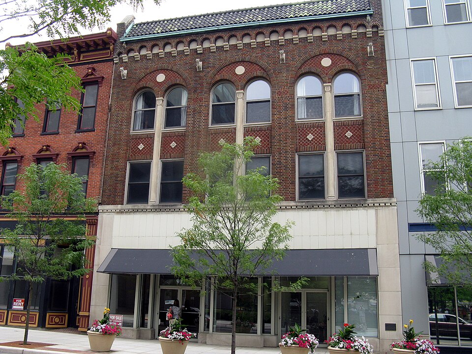 Photograph of Kresge-Groth Building