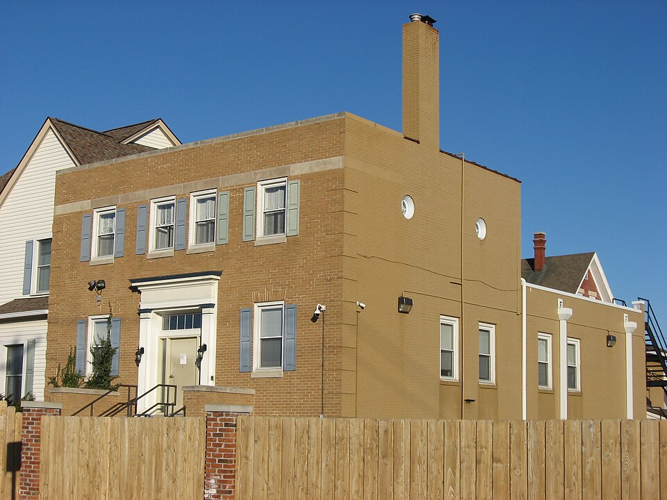 Photograph of Peacock Apartments