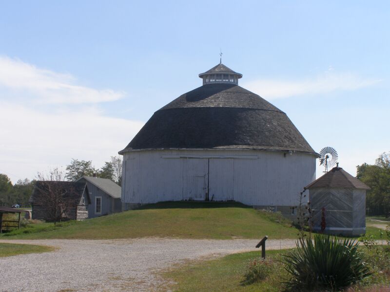 Photograph of Bert Leedy Round Barn