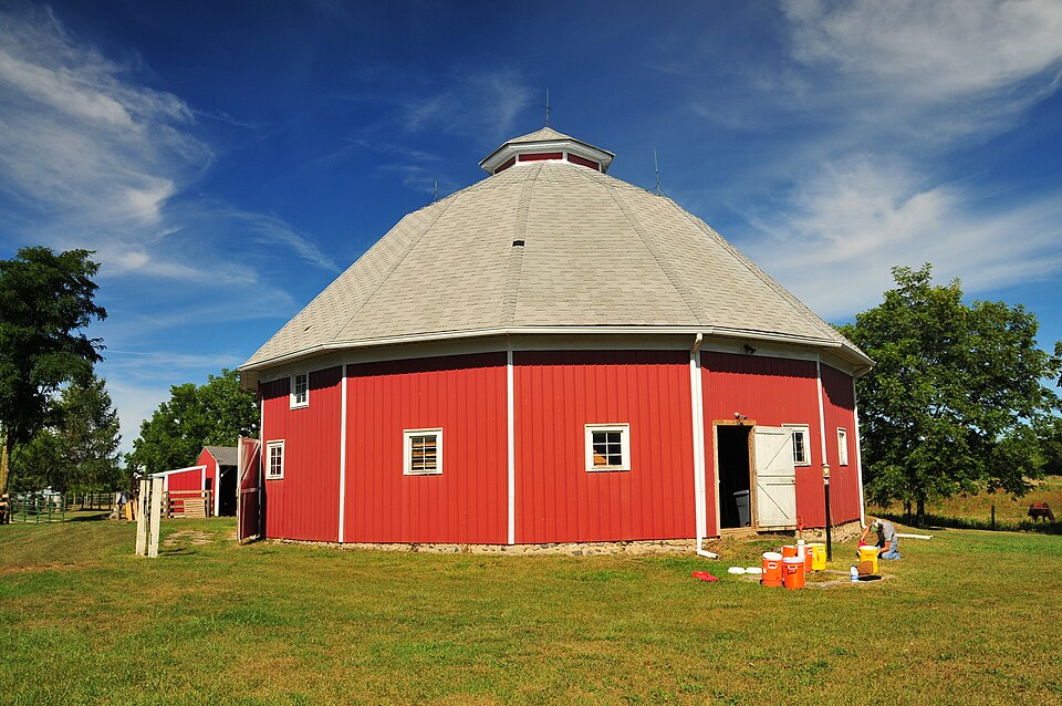Photograph of Maria and Franklin Wiltrout Polygonal Barn