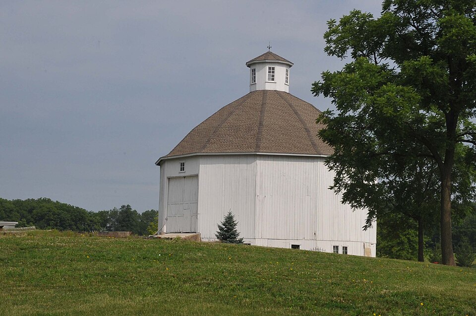 Photograph of Robert Orr Polygonal Barn