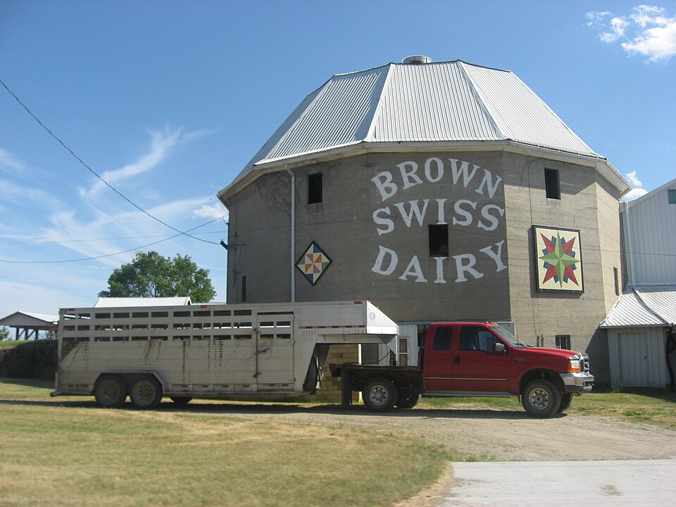 Photograph of Menno Yoder Polygonal Barn