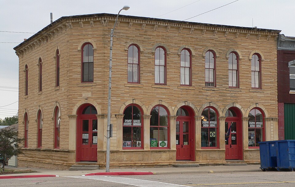 Photograph of Cummins Block Building