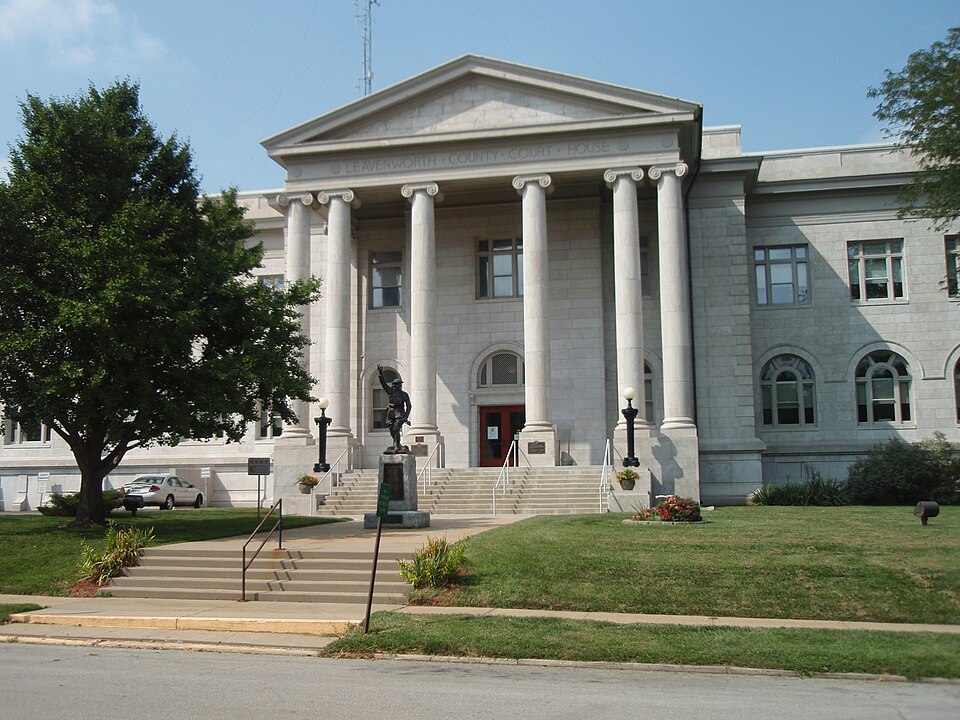 Photograph of Leavenworth County Courthouse
