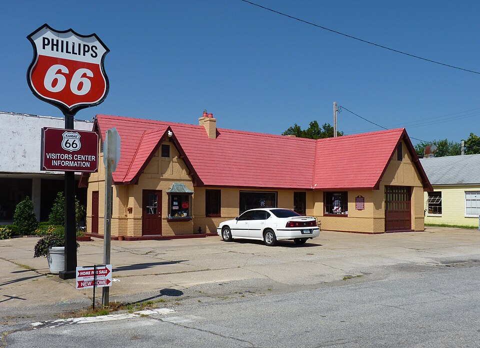 Photograph of Baxter Springs Independent Oil and Gas Service Station