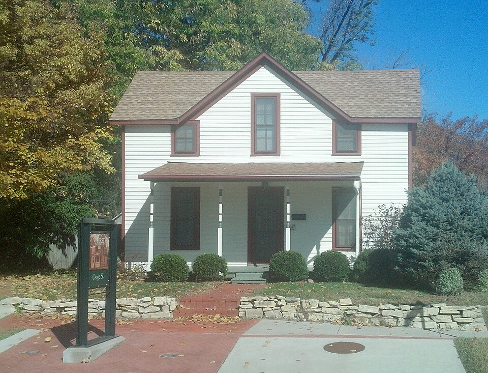 Photograph of Damon Runyon House