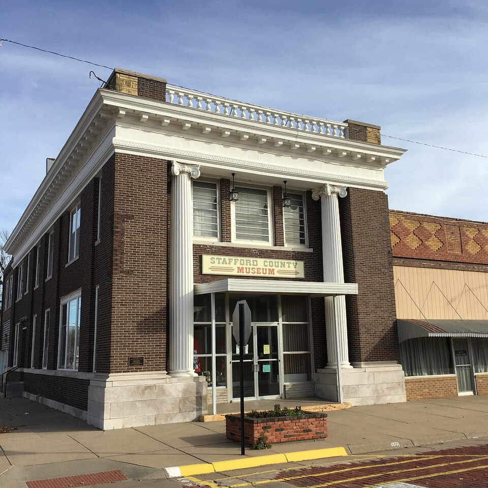 Photograph of Farmers National Bank