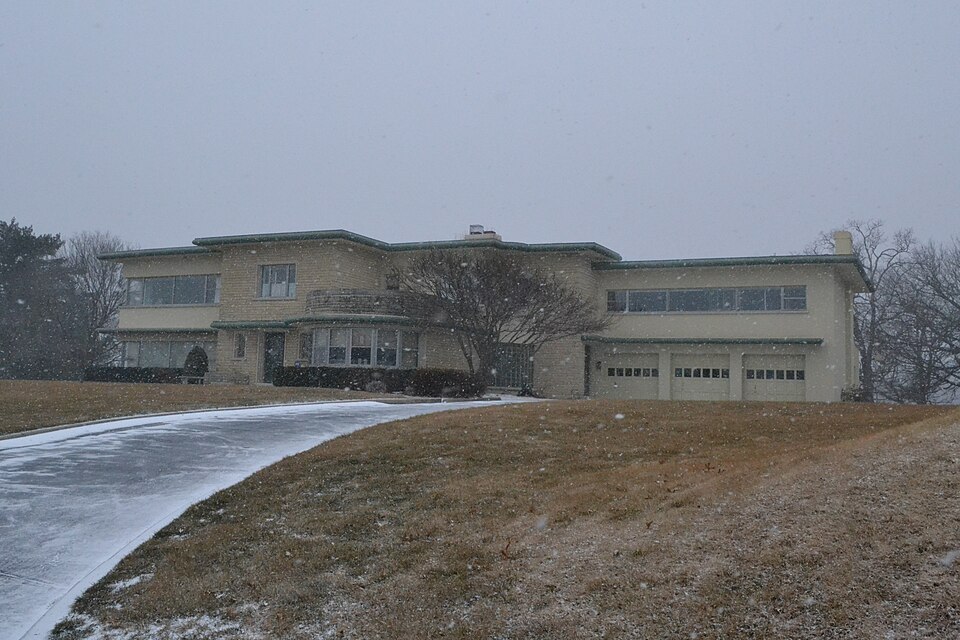 Photograph of Ronald and Dorcas Ramsay House