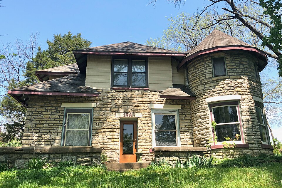 Photograph of Roy Williamson House