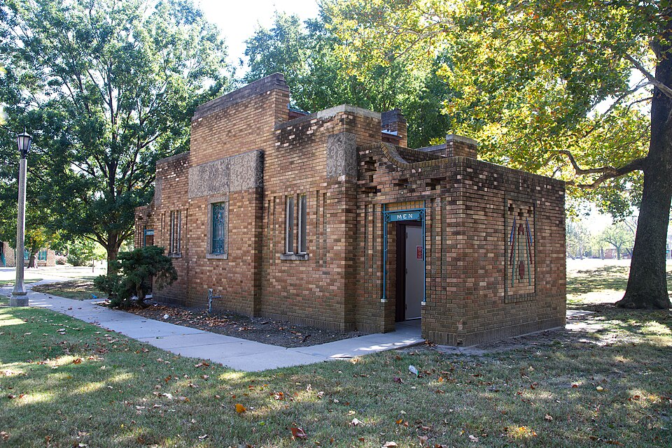 Photograph of North Riverside Park Comfort Station