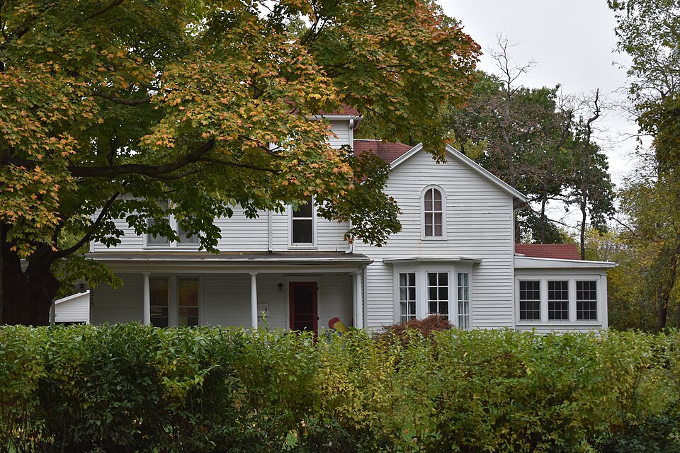 Photograph of Fernand-Strong House