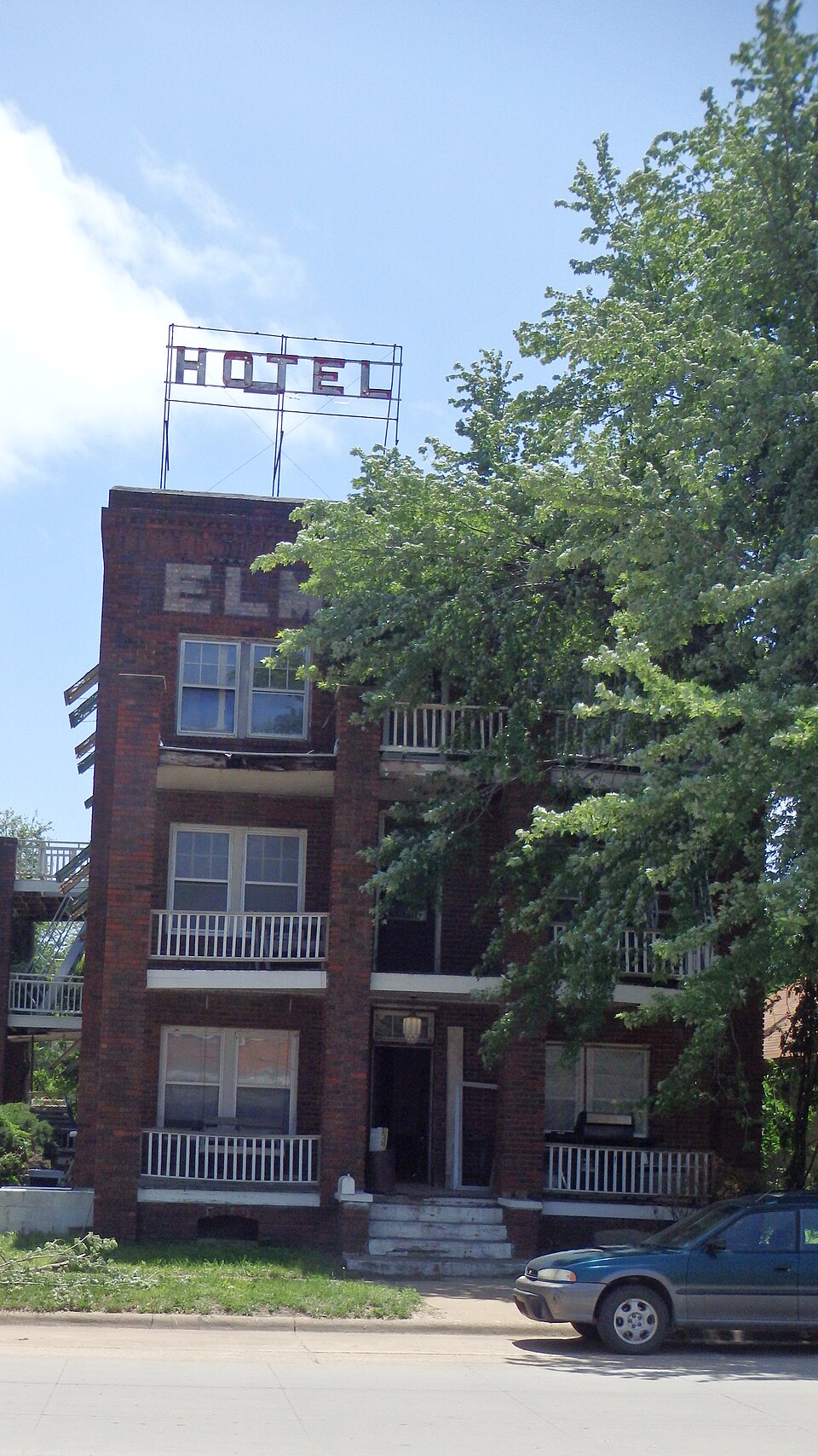 Photograph of Elms Hotel