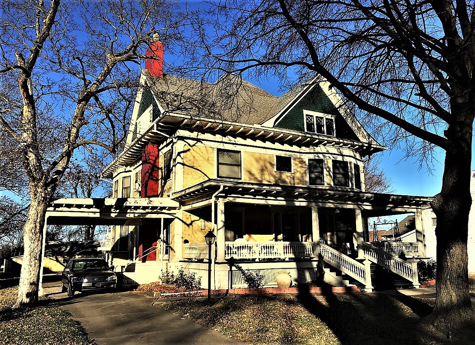Photograph of J.T and Anna Leonard House