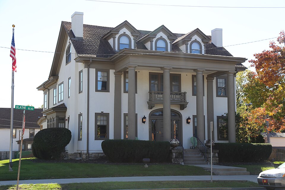 Photograph of H.W. Gates Funeral Home